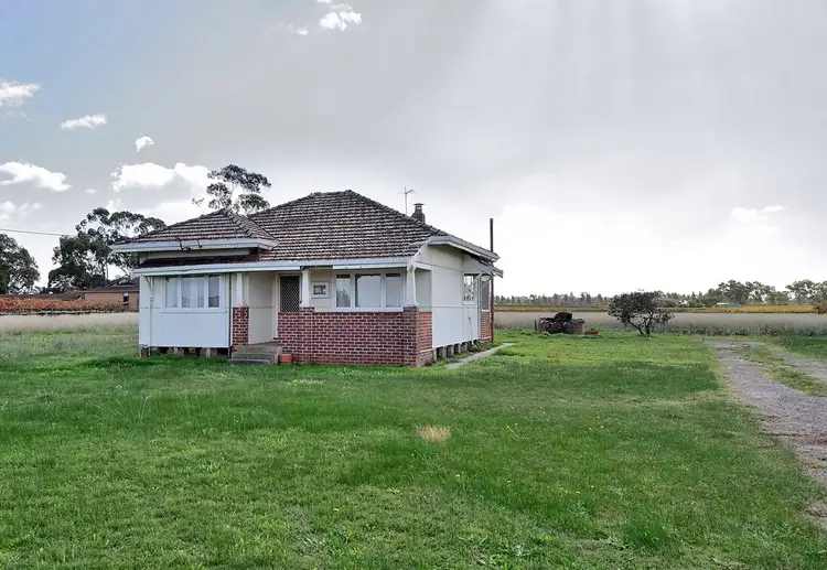 111 De Burgh Road, Caversham WA 6055