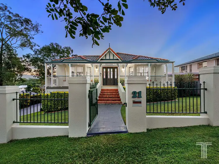 21 Golden Oak Crescent, Carindale QLD 4152