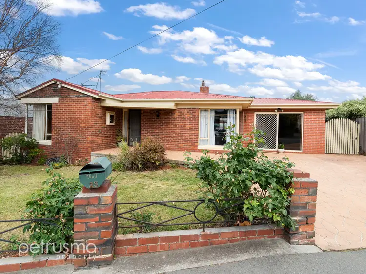 23 Lincoln Street, Lindisfarne TAS 7015