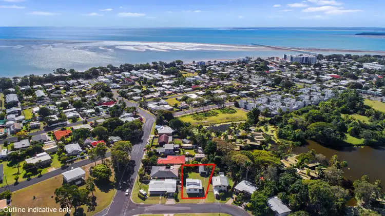 4 Richard Street, Urangan QLD 4655