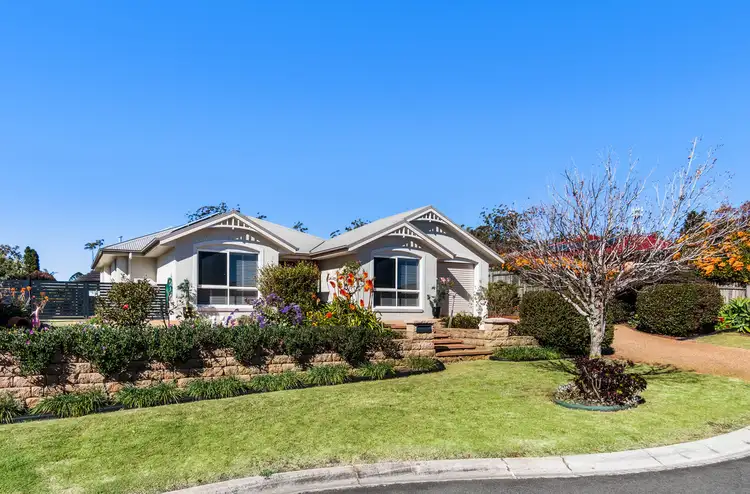 8 Banksdale Drive, Middle Ridge QLD 4350