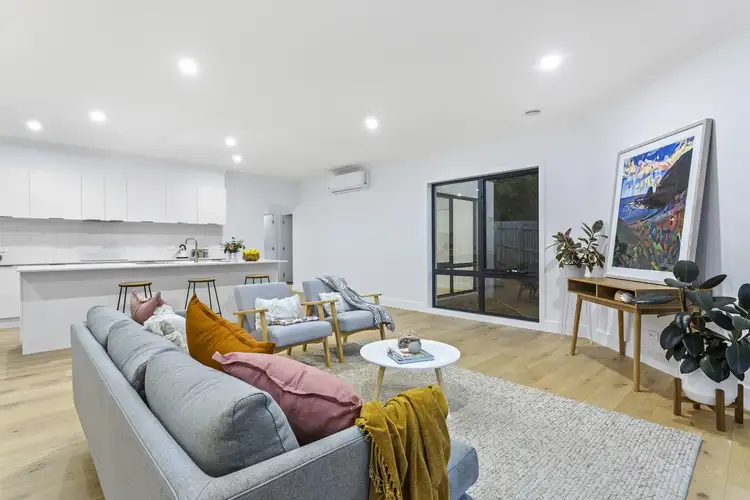 Sixth view of Homely house listing, 2/7 Catherine Court, Langwarrin VIC 3910