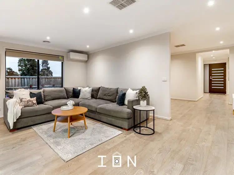 Fifth view of Homely house listing, 2 Solar Close, Cranbourne East VIC 3977