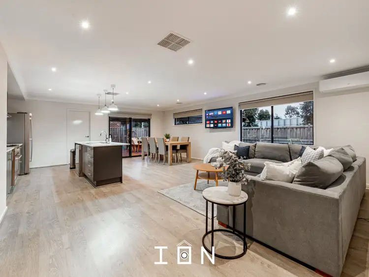 Sixth view of Homely house listing, 2 Solar Close, Cranbourne East VIC 3977