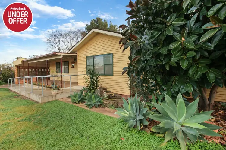 18 Douglas Street, Coolamon NSW 2701