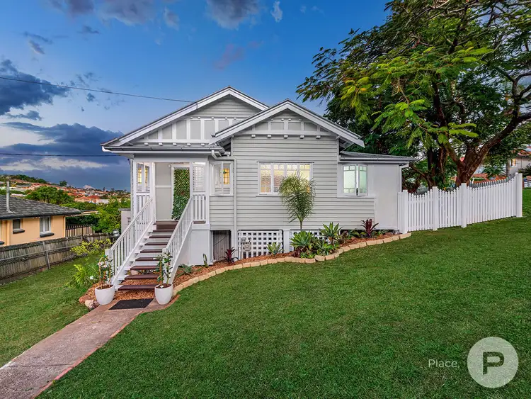 16 Pickthorne Street, Holland Park West QLD 4121