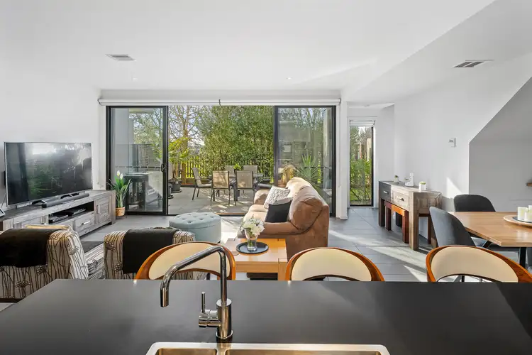 12 Windward Lane, Cranbourne West VIC 3977