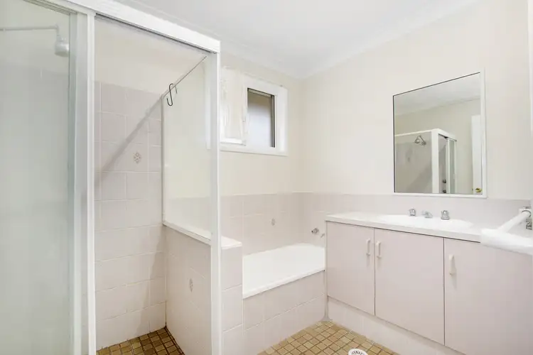 Sixth view of Homely block of units listing, 1 & 2/5 Evangelene Crescent, Armidale NSW 2350