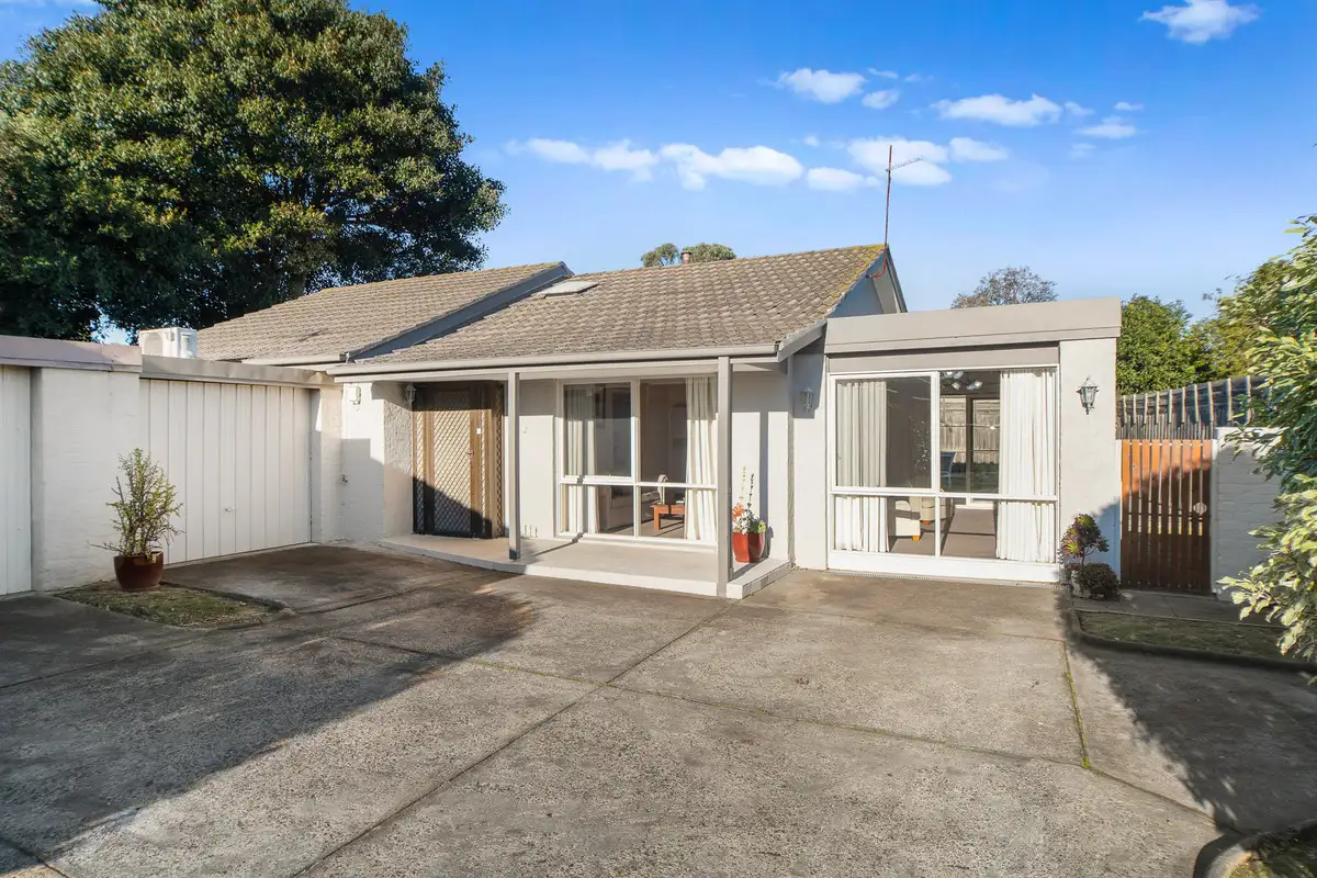 Main view of Homely unit listing, 2/10 Leicester Avenue, Mount Eliza VIC 3930