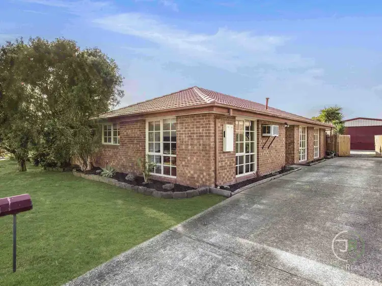 17 Toirram Crescent, Cranbourne VIC 3977