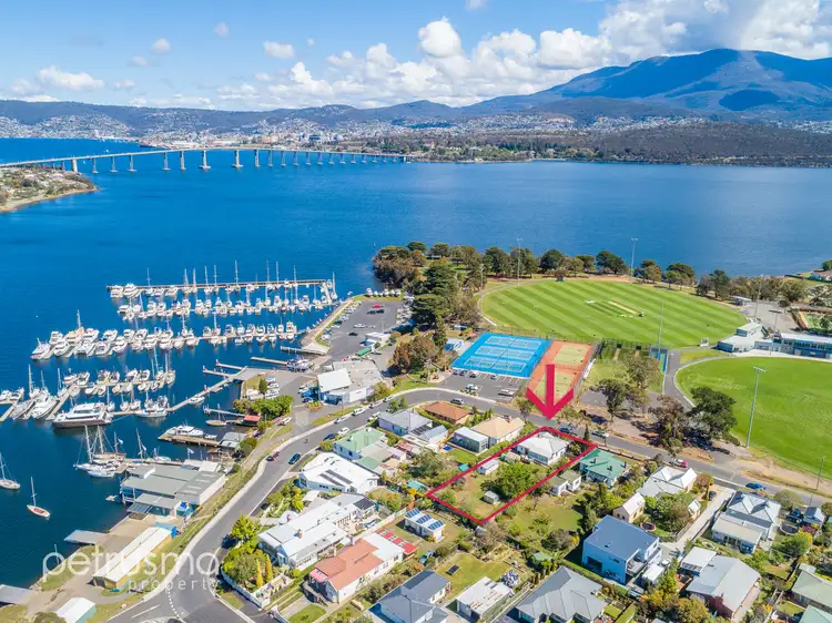 3 Park Road, Lindisfarne TAS 7015