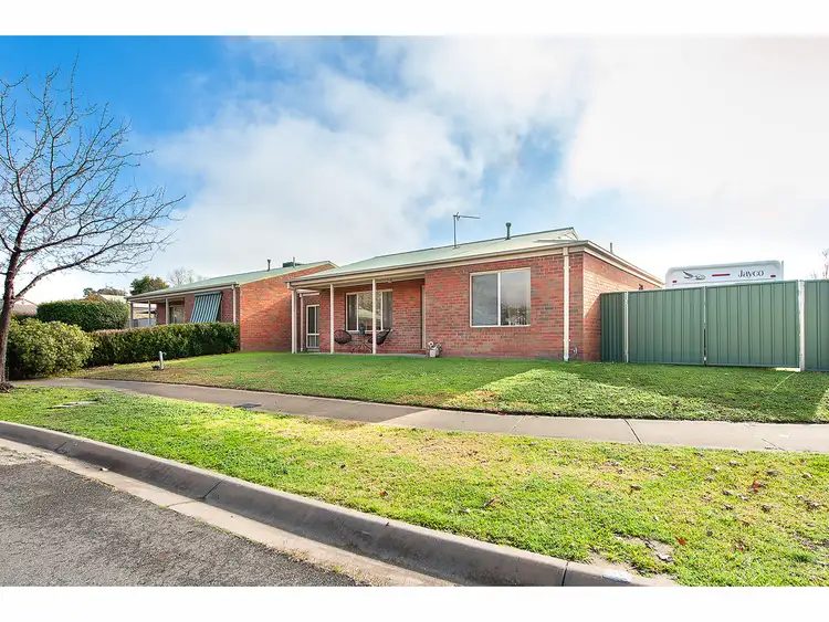 Second view of Homely house listing, 11 Oakmont Circuit, Wodonga VIC 3690