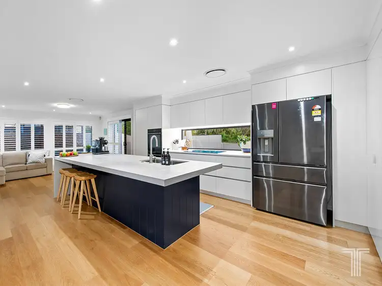 3 Arncliffe Close, Carindale QLD 4152
