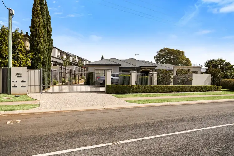 4/223 MacKenzie Street, Centenary Heights QLD 4350