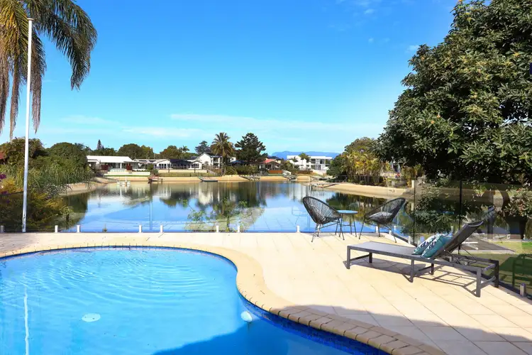 6 Alma Street, Broadbeach Waters QLD 4218