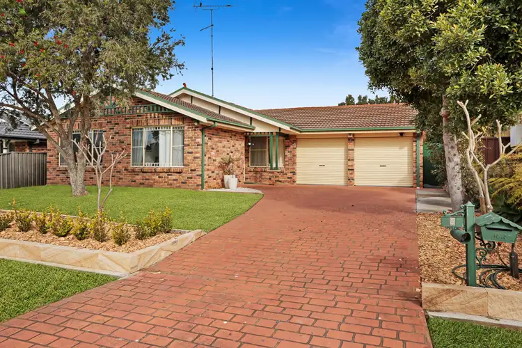 5 Robson Crescent, St Helens Park NSW 2560