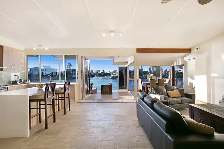 31 Furlong, Broadbeach Waters QLD 4218