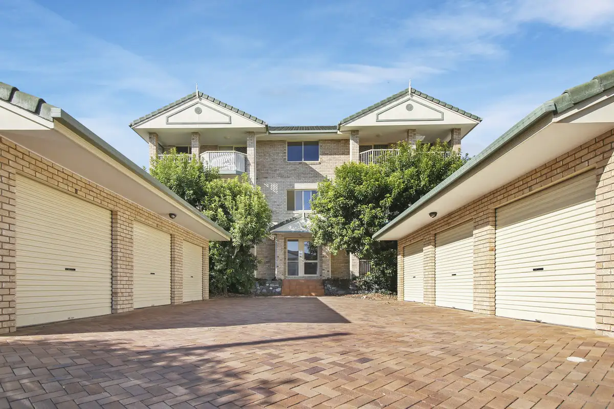 Main view of Homely unit listing, 2/7 Weston Street, Coorparoo QLD 4151