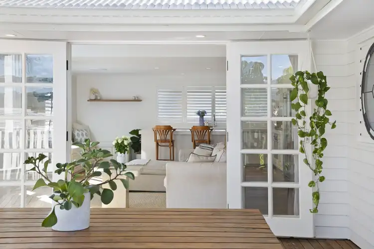 15 Oakwood Terrace, Palm Beach QLD 4221