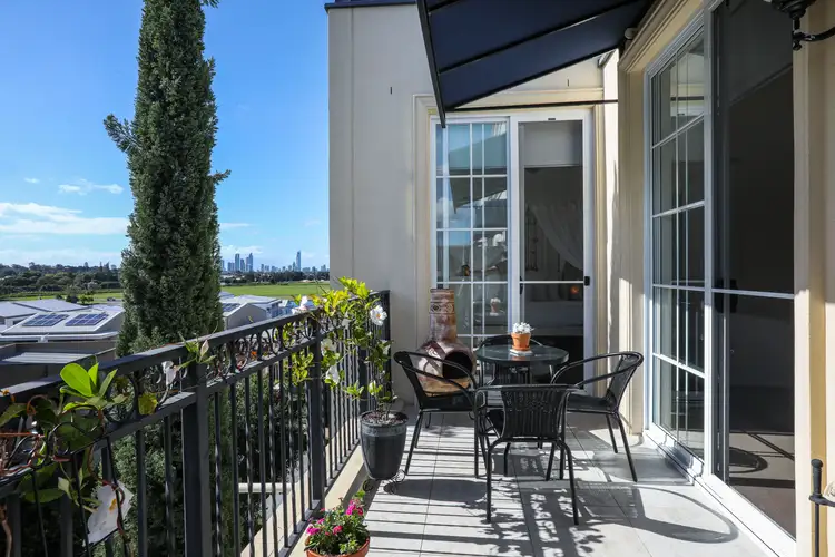 2046/3029 The Boulevard, Carrara QLD 4211