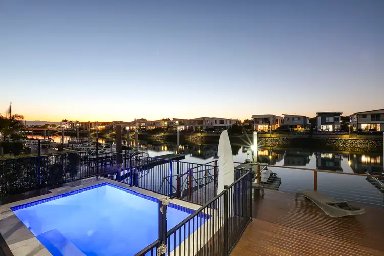 92 North Quay Circuit, Hope Island QLD 4212