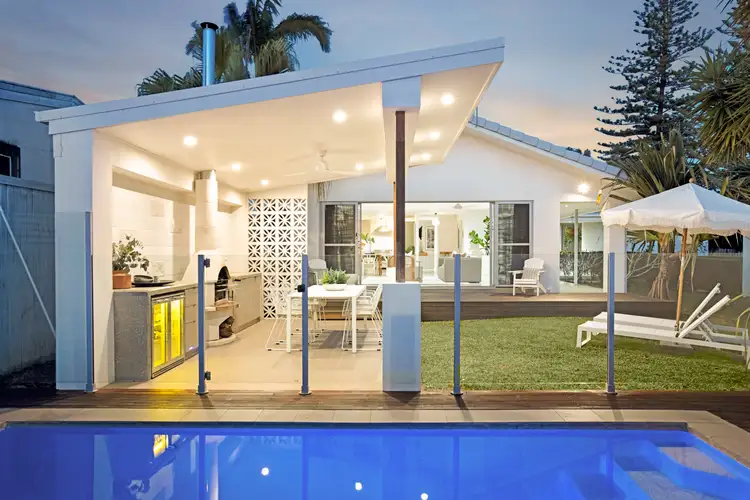 2 Lakeside Avenue, Broadbeach Waters QLD 4218