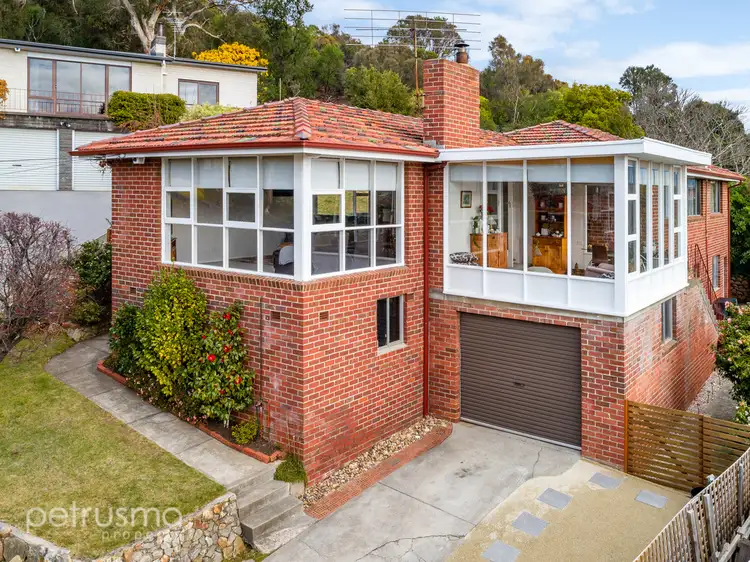 3 Swansea Court, Lindisfarne TAS 7015