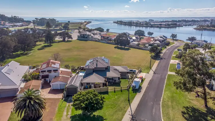 42 Leighton Road East, Halls Head WA 6210