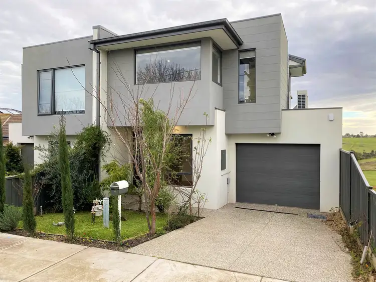9A Freeland Grove