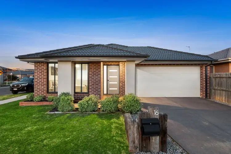 16-18 Trinity Way, Armstrong Creek VIC 3217