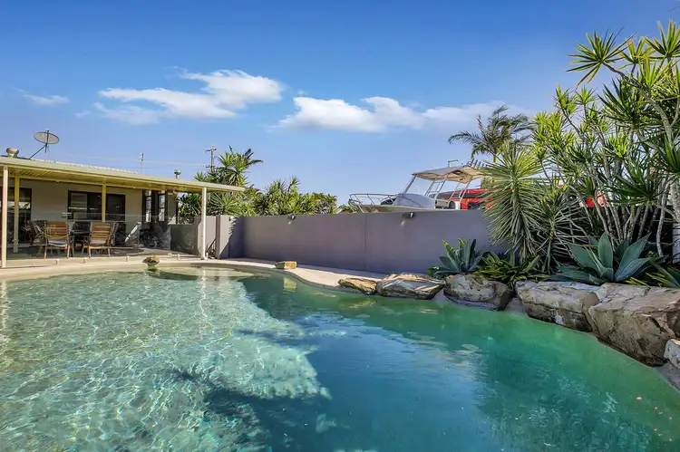 279 Chapel Road, Nikenbah QLD 4655
