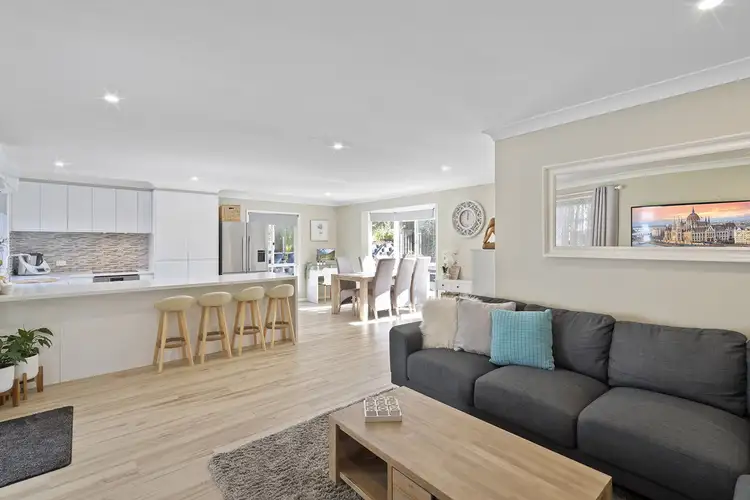 13 Pineneedle Court, Oxenford QLD 4210