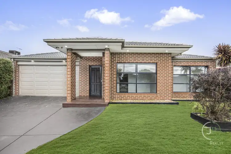 19 Powerscout Retreat, Cranbourne VIC 3977