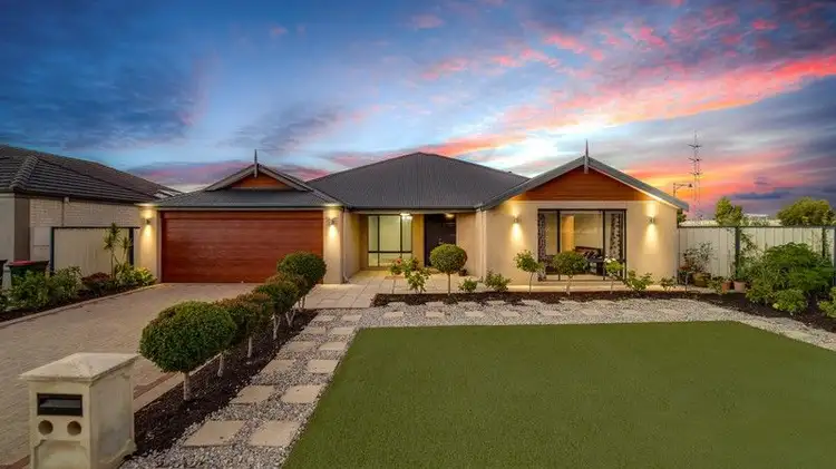 16 Lauderdale Drive, Success WA 6164