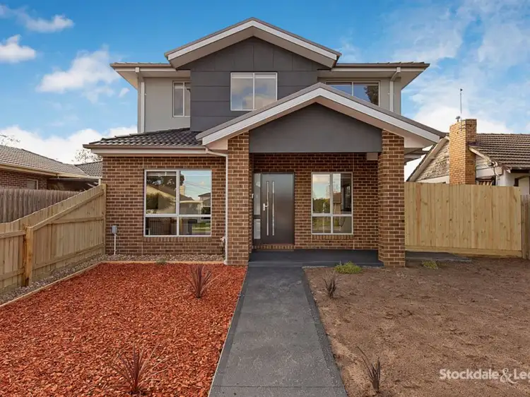 10 Rowan Street