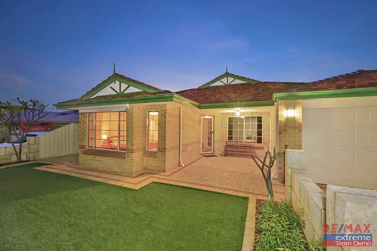 16 Loretta Fairway, Carramar WA 6031