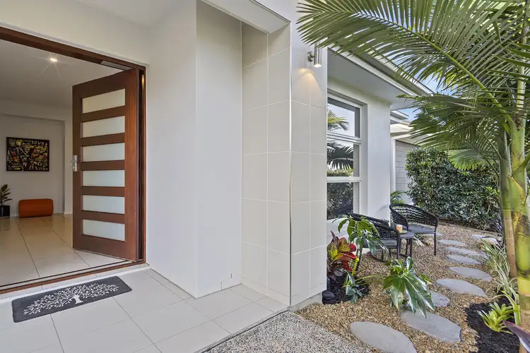 8 Sunwood Crescent, Maudsland QLD 4210