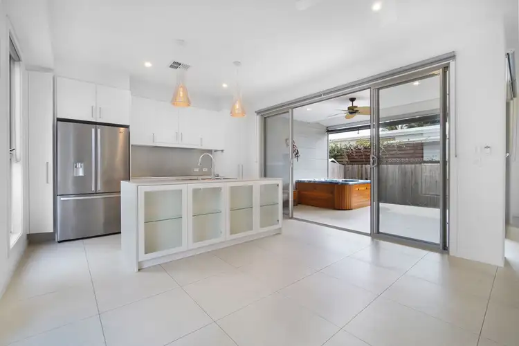 2/5 Albion Avenue, Miami QLD 4220