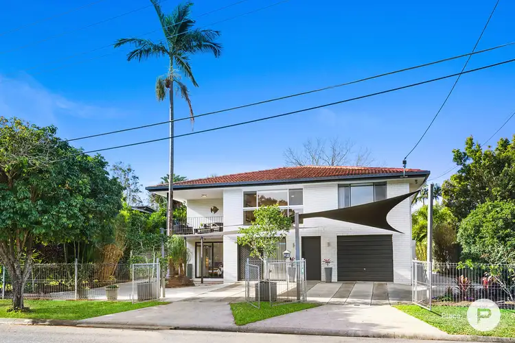 8 Deniven Street, Corinda QLD 4075