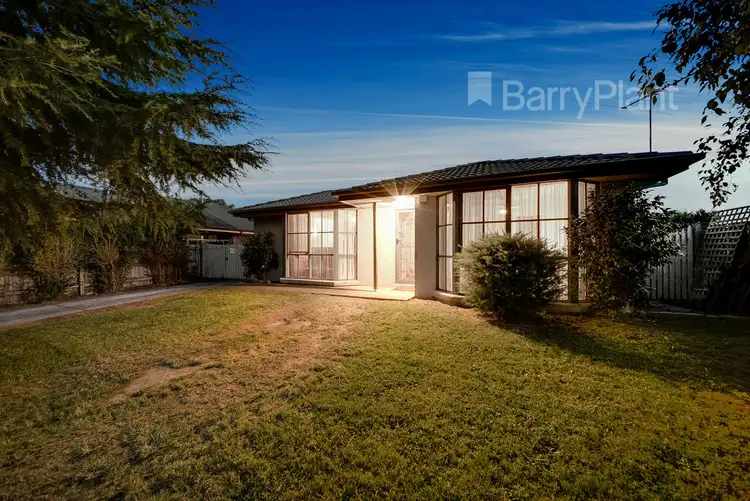52 Smethurst Avenue, Pakenham VIC 3810