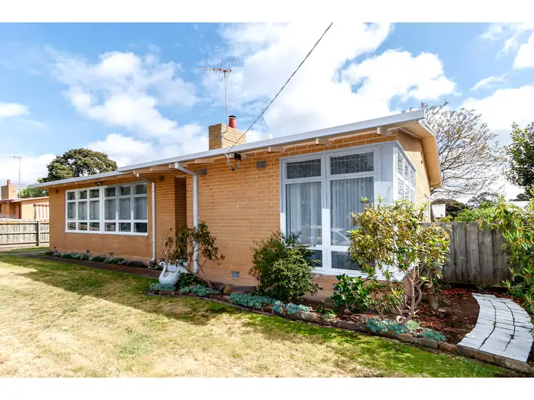9 Bergen Crescent, Sale VIC 3850
