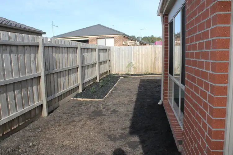 Seventh view of Homely unit listing, 2-14 Shakespeare Court, Drouin VIC 3818