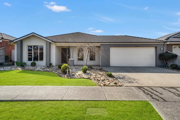 8 Wild Scotchman Way, Cranbourne East VIC 3977