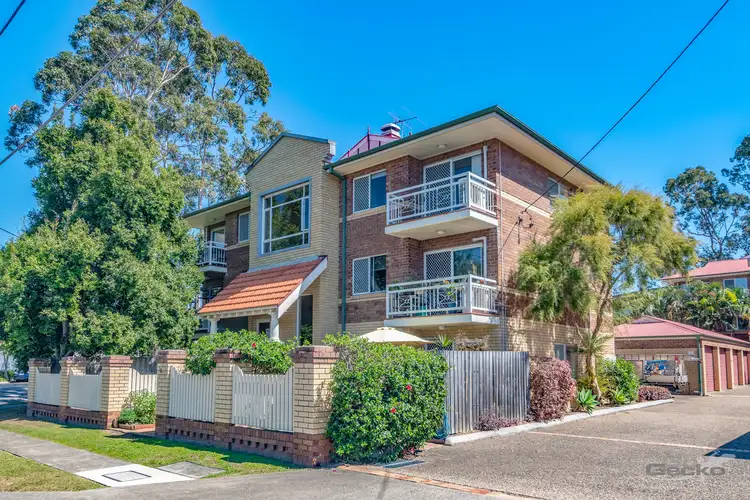 2 Surrey Street