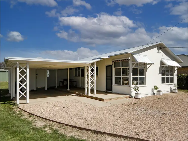 8 Dawson Street, Stratford VIC 3862