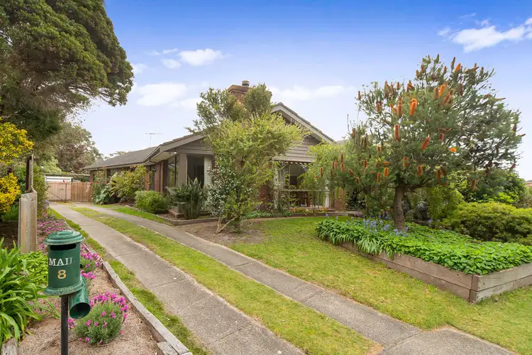 8 Dorchester Court, Frankston VIC 3199