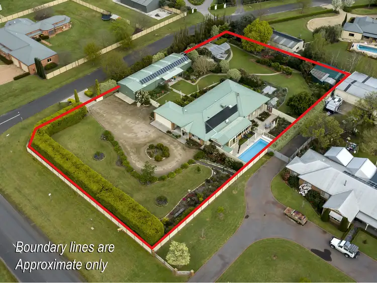 Second view of Homely house listing, 2 Dowling Court, Wurruk VIC 3850