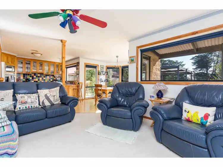 Fifth view of Homely house listing, 2 Greenaway Court, Sale VIC 3850