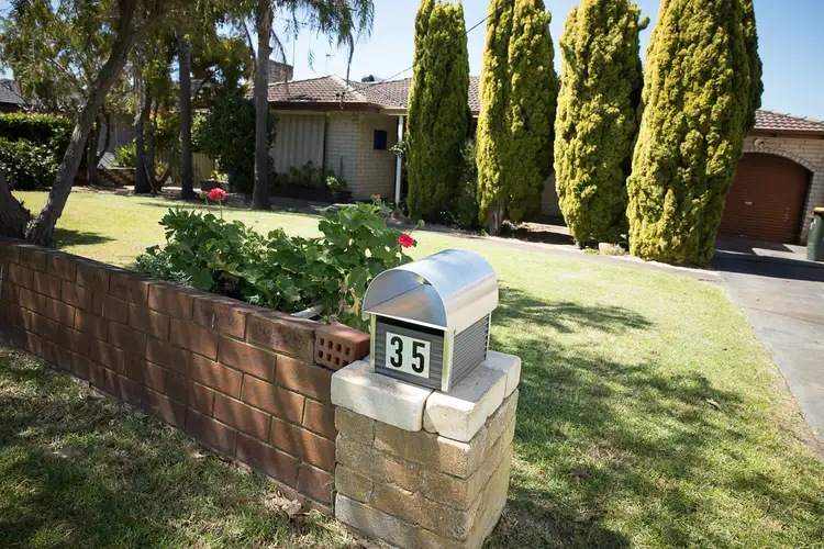 35 Dongara Street, Innaloo WA 6018
