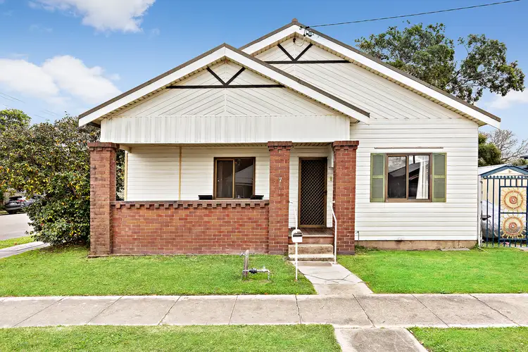 7 Denison Street, Mayfield NSW 2304